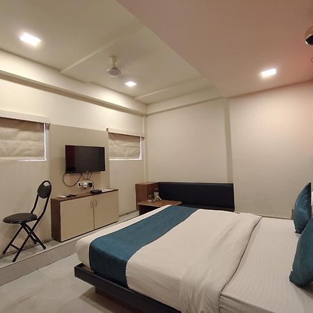 Hotel Avadh Palace, Subhash Bridge, Rto Circle, アーメダバード エクステリア 写真