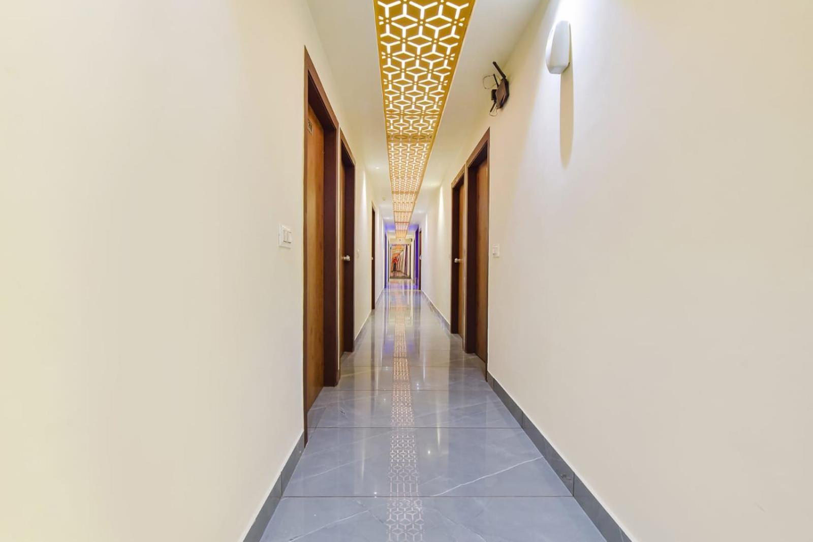 Hotel Avadh Palace, Subhash Bridge, Rto Circle, アーメダバード エクステリア 写真