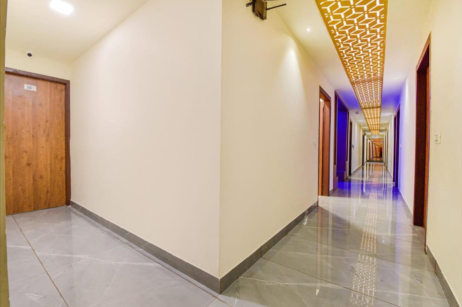 Hotel Avadh Palace, Subhash Bridge, Rto Circle, アーメダバード エクステリア 写真