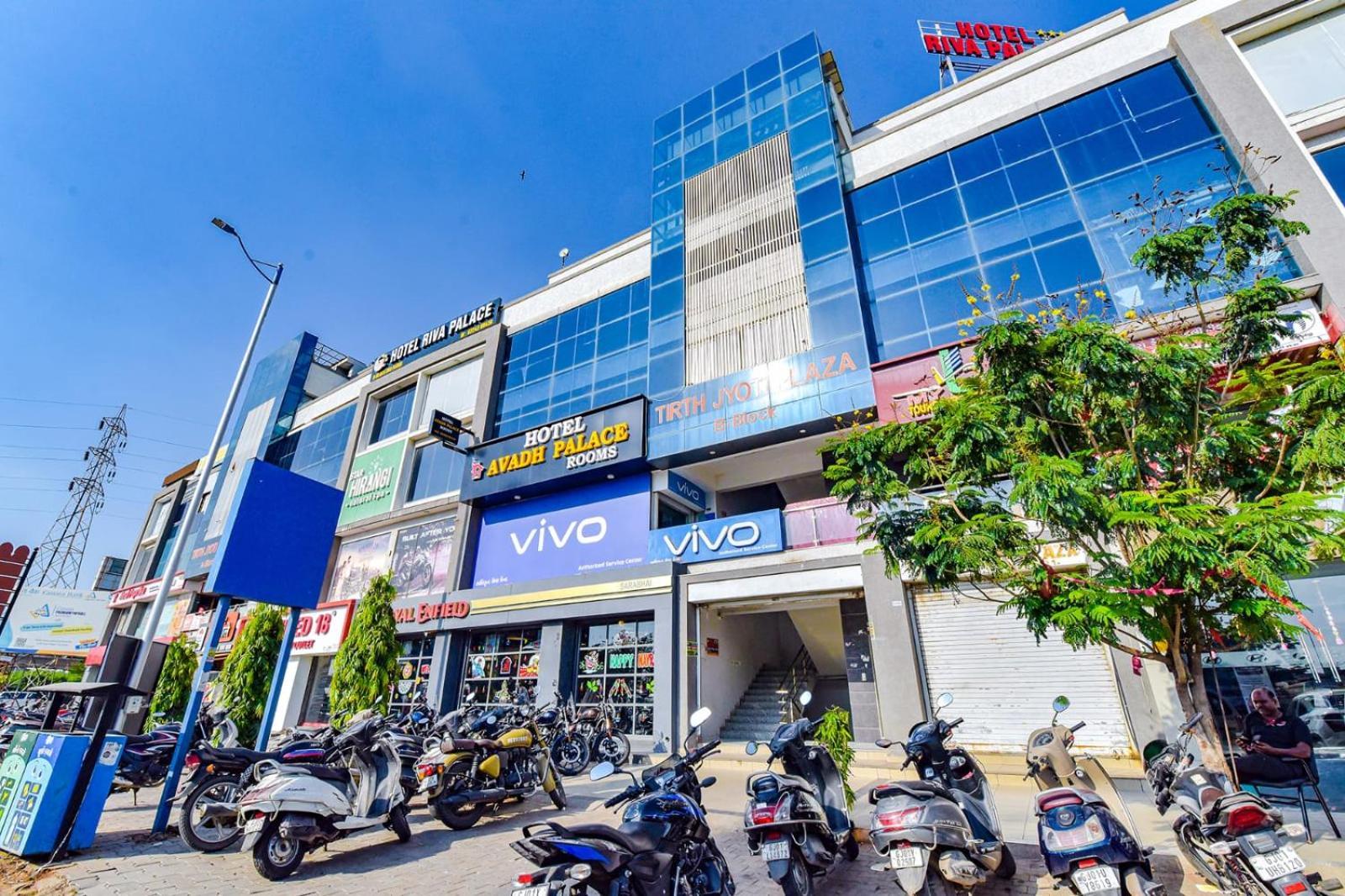 Hotel Avadh Palace, Subhash Bridge, Rto Circle, アーメダバード エクステリア 写真