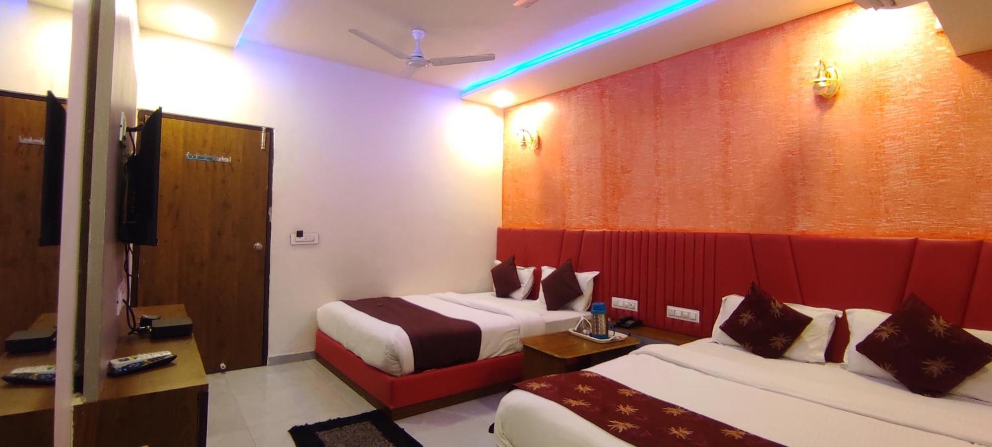 Hotel Avadh Palace, Subhash Bridge, Rto Circle, アーメダバード エクステリア 写真
