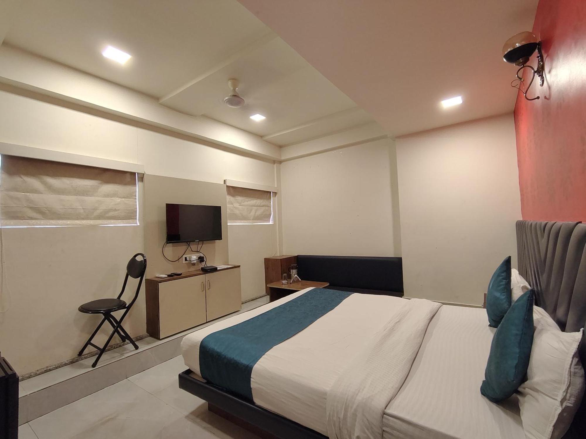 Hotel Avadh Palace, Subhash Bridge, Rto Circle, アーメダバード エクステリア 写真