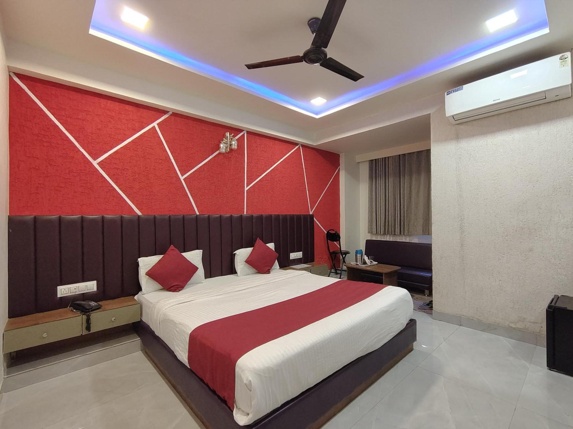 Hotel Avadh Palace, Subhash Bridge, Rto Circle, アーメダバード エクステリア 写真
