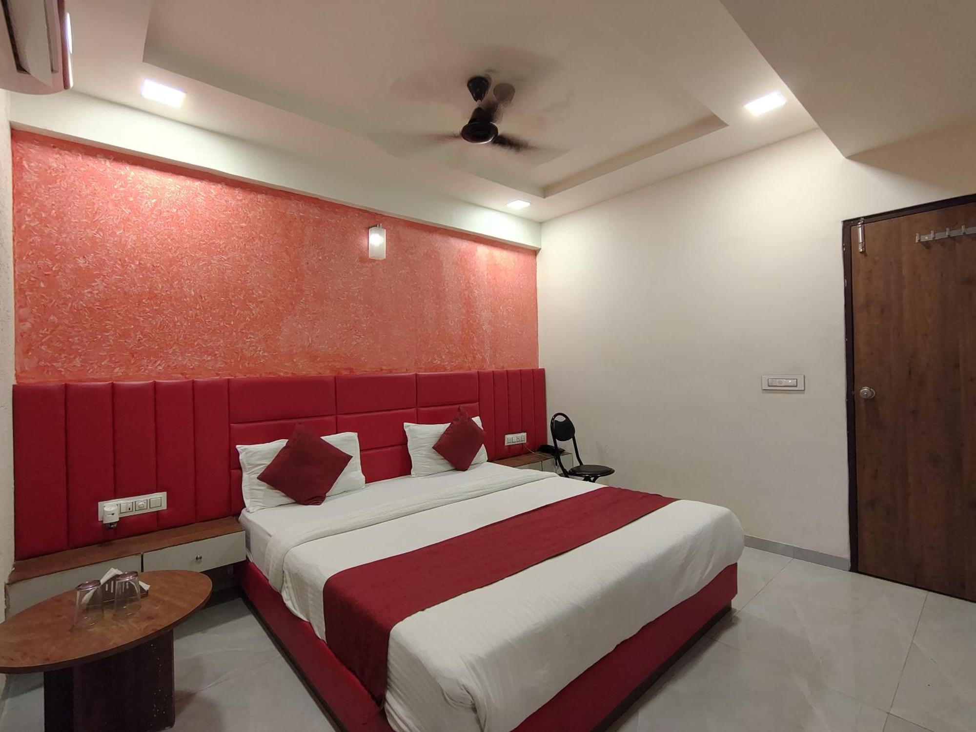 Hotel Avadh Palace, Subhash Bridge, Rto Circle, アーメダバード エクステリア 写真