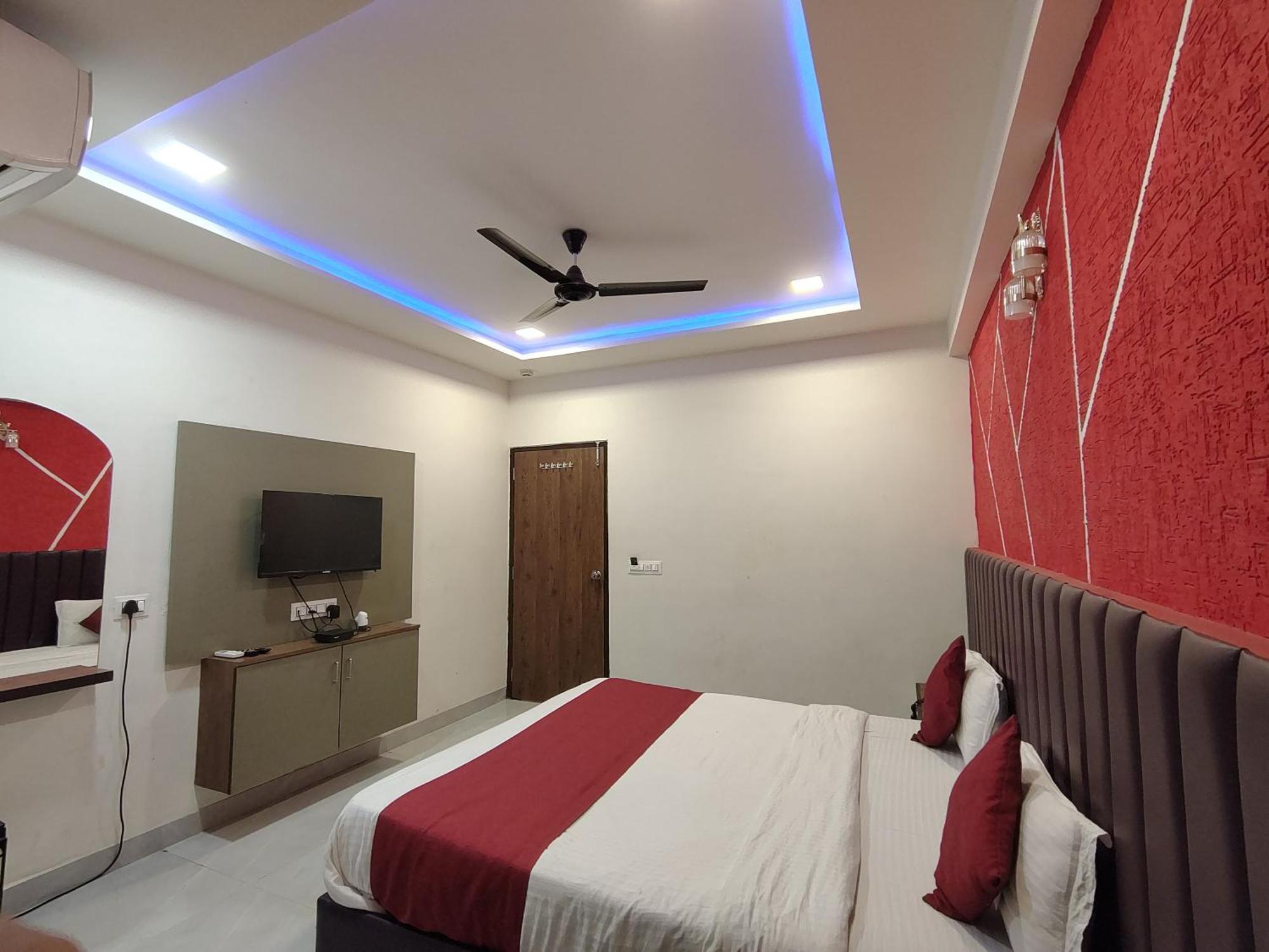 Hotel Avadh Palace, Subhash Bridge, Rto Circle, アーメダバード エクステリア 写真
