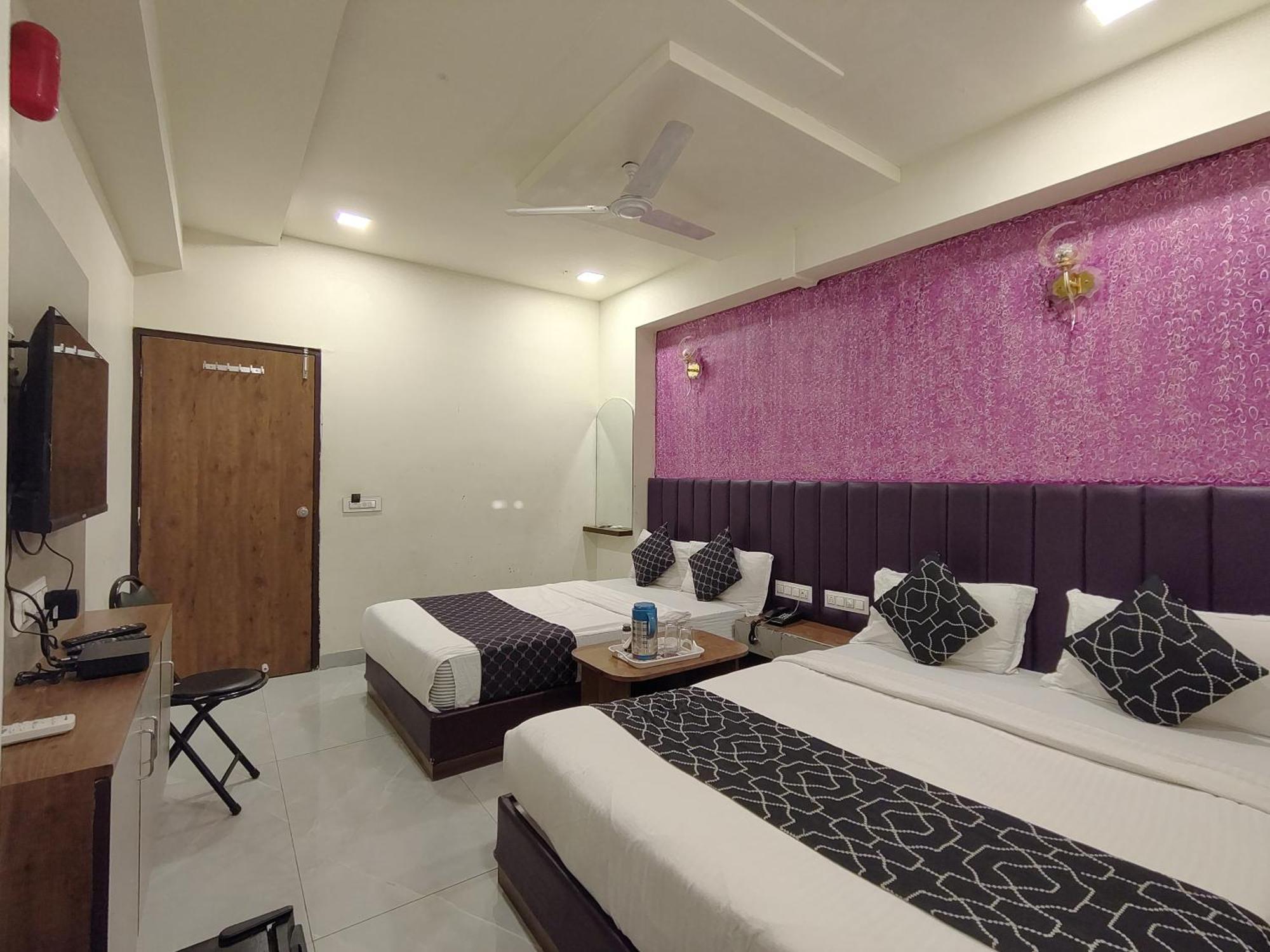 Hotel Avadh Palace, Subhash Bridge, Rto Circle, アーメダバード エクステリア 写真
