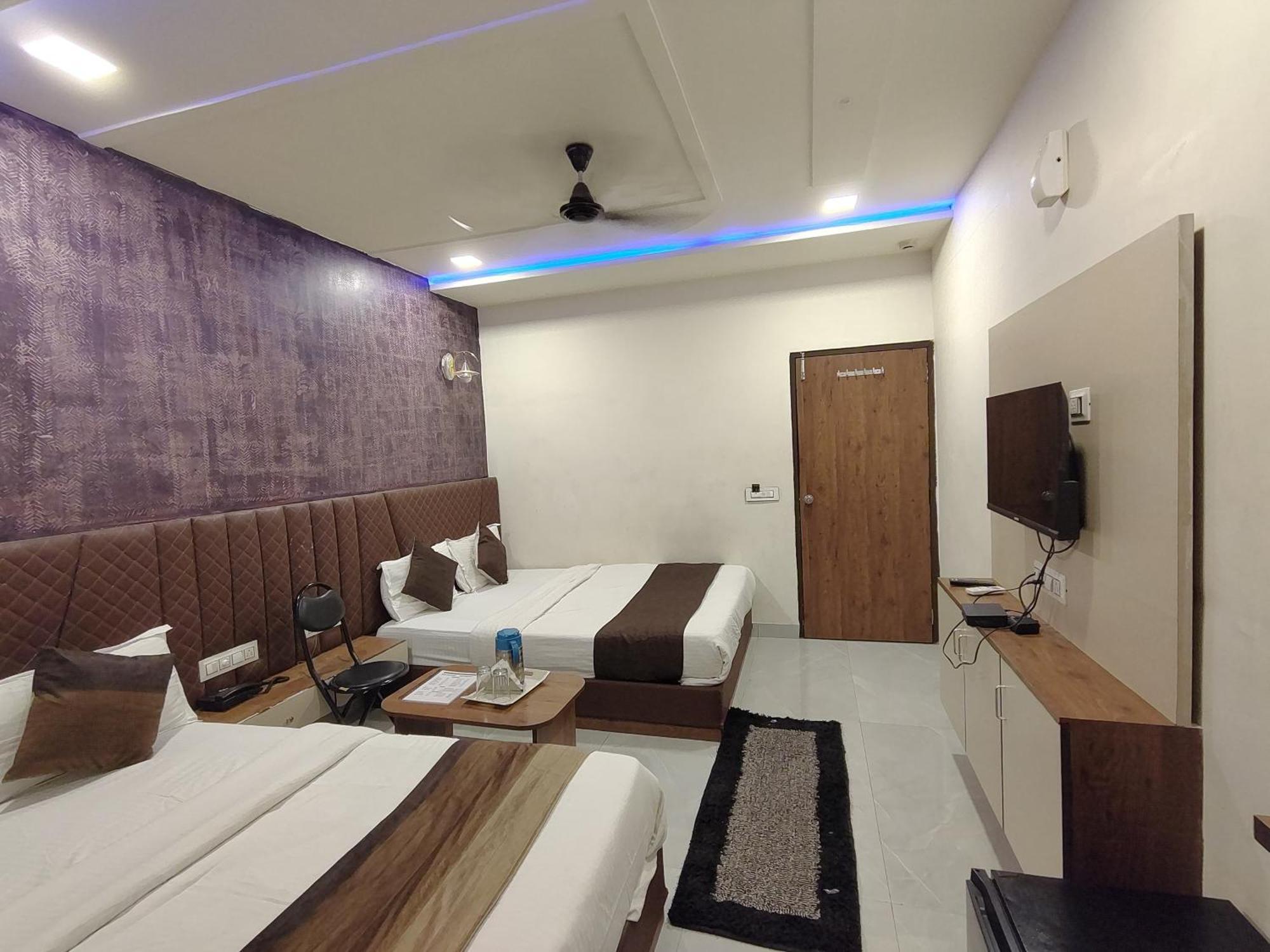 Hotel Avadh Palace, Subhash Bridge, Rto Circle, アーメダバード エクステリア 写真