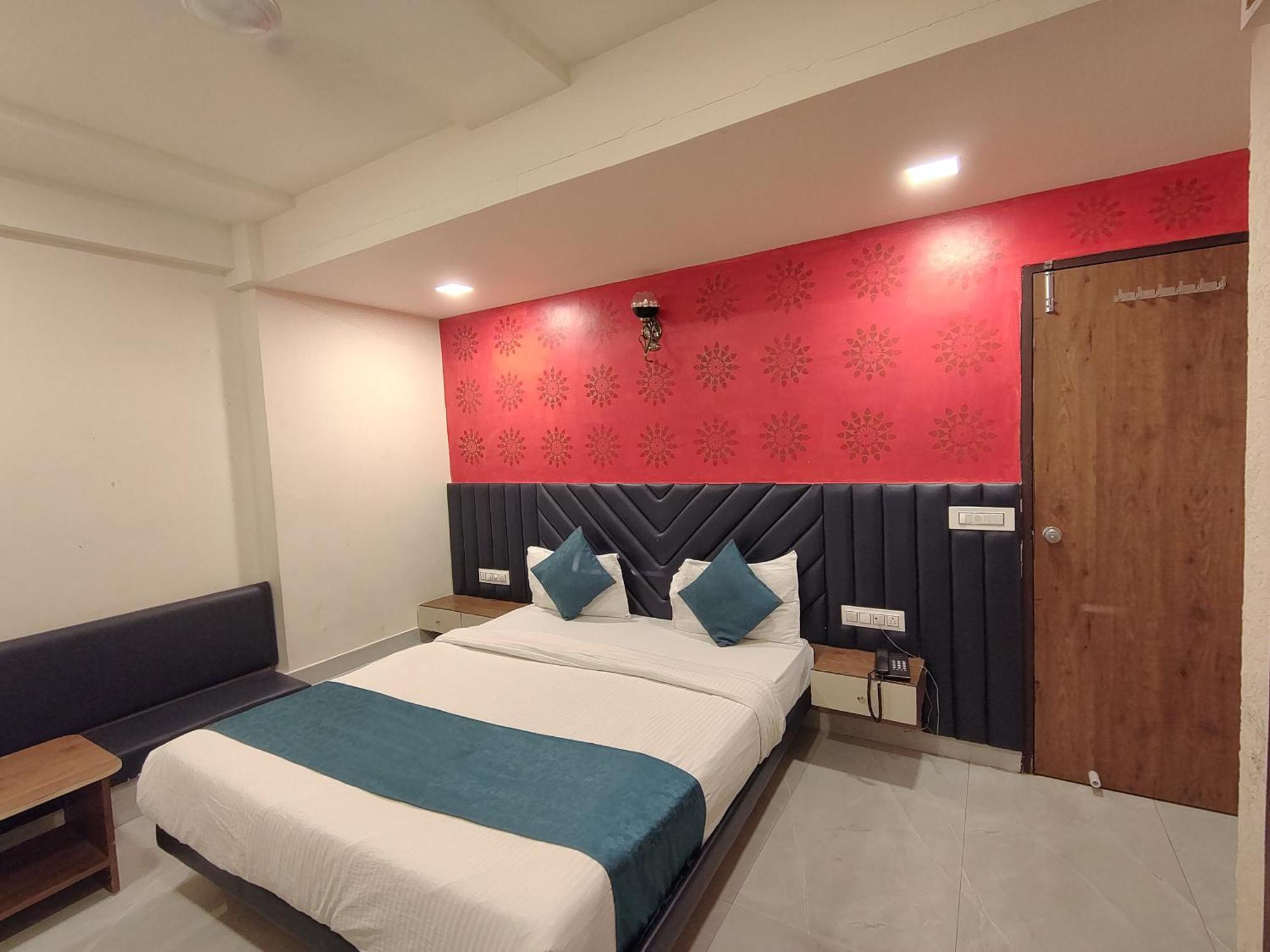 Hotel Avadh Palace, Subhash Bridge, Rto Circle, アーメダバード エクステリア 写真